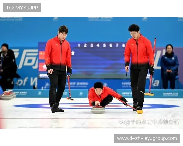 冰球运动员被撞出场外后冷静回归继续打